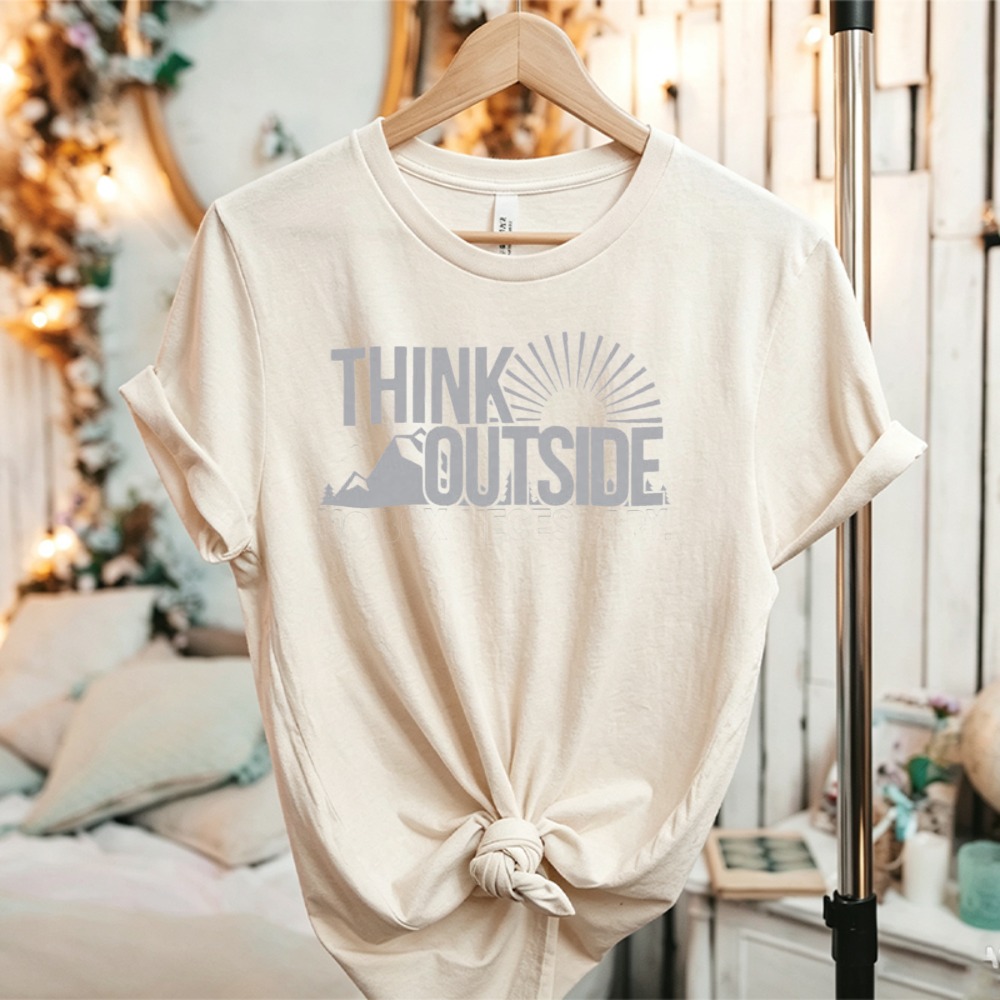 Outdoor Adventure Quotes - Футболка с принтом Think Outside Sun
